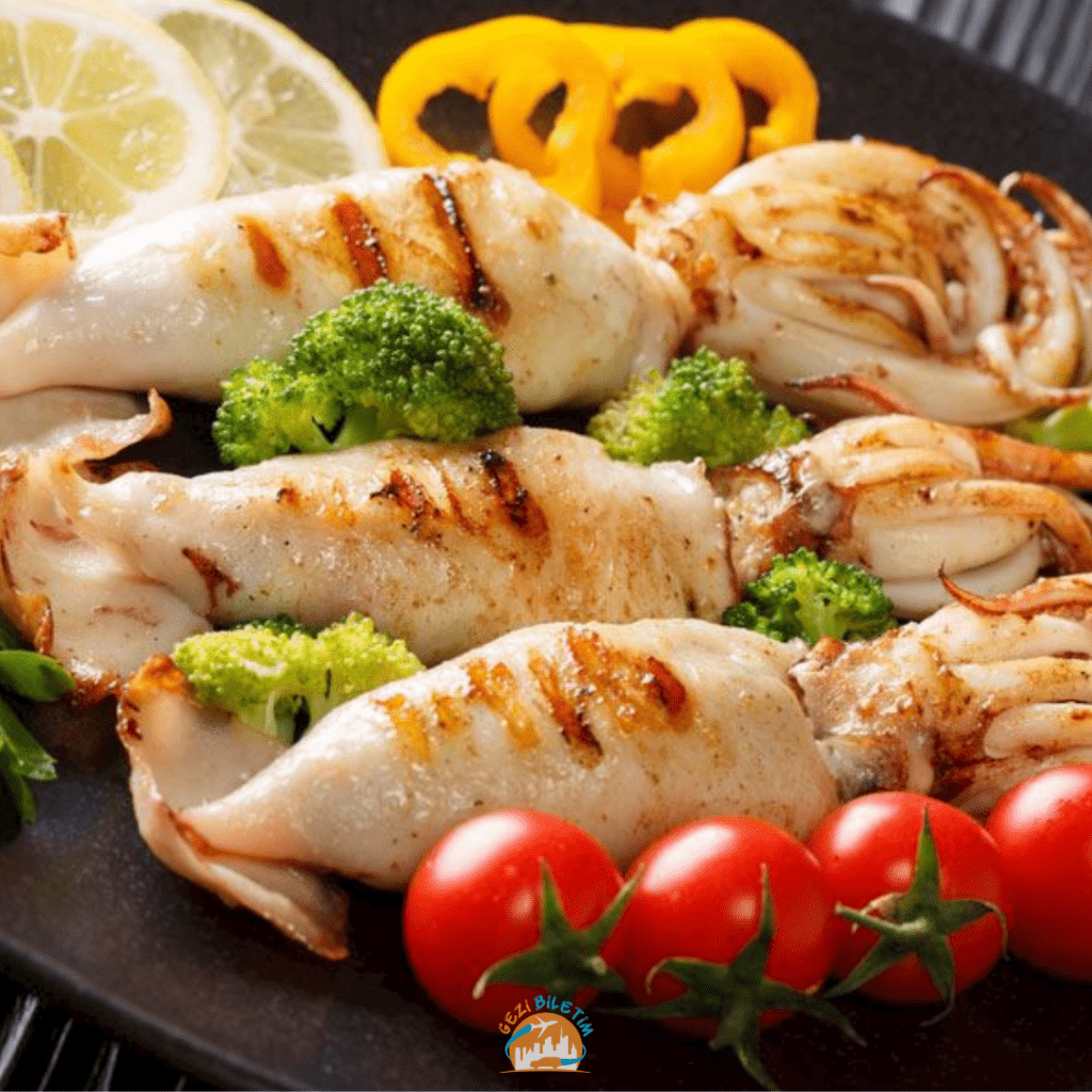 Aydinda-Ne-Yenir_-Aydinin-Yoresel-Yemekleri-Kalamar-Dolmasi-1024x1024 Aydın'da Ne Yenir? Aydın'ın Yöresel Yemekleri!